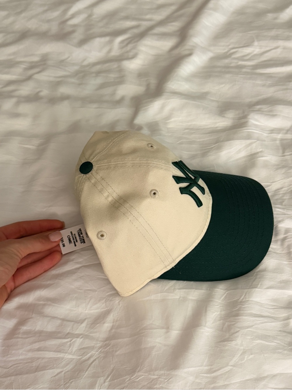 Aritzia NWT Yankees Beige and Dark Green NY Cap - Picture 2 of 4